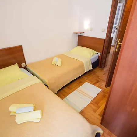Valdepian 3br With Balcony With Sea View Guest house
