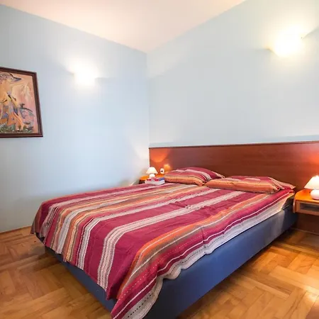Valdepian 3br With Balcony With Sea View Guest house Basanija