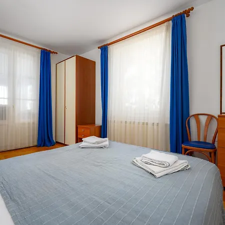 Valdepian 3br With Balcony With Sea View Guest house